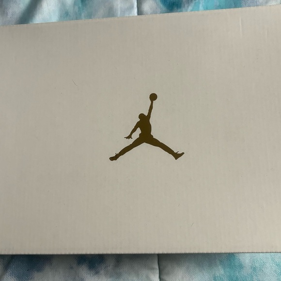 Women’s size 7.5 Jordan one lows - Picture 3 of 4